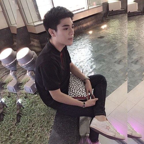 หนุ่ม(แท้) หรือป่าวไม่รู้ แต่ที่รู้ๆ หน้าตาดีอ่ะ