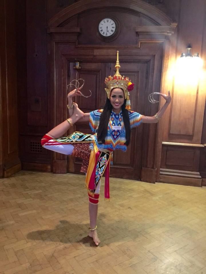 เมญ่า Miss Thailand World ใส่ชุดมโนราห์เต้นบนเวที Miss World