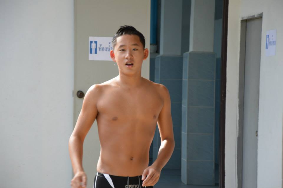 น้องเอสนักว่ายน้ำทีมชาติที่งาน the mall swimming