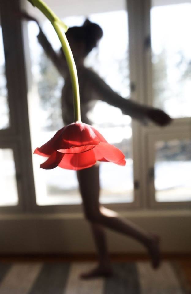 Forced Perspective Flower Girl Photography