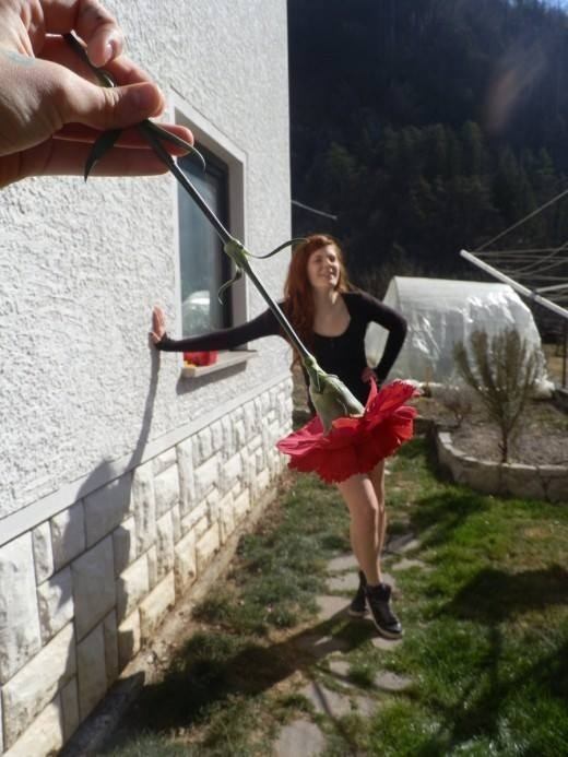 Forced Perspective Flower Girl Photography