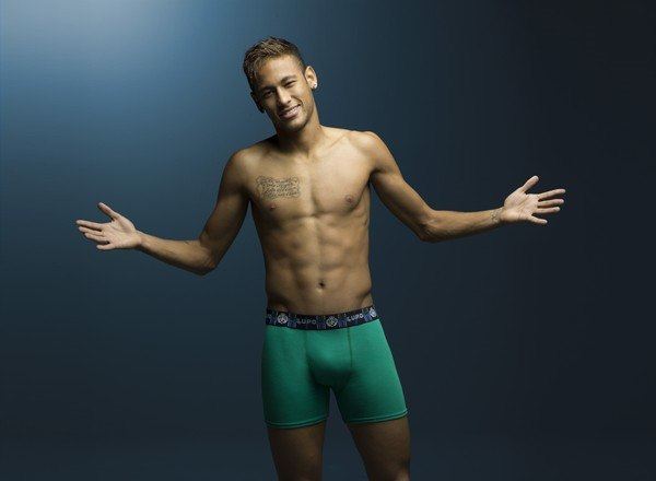 Neymar หนุ่มนักกีฬาหุ่นเซ็กซี่