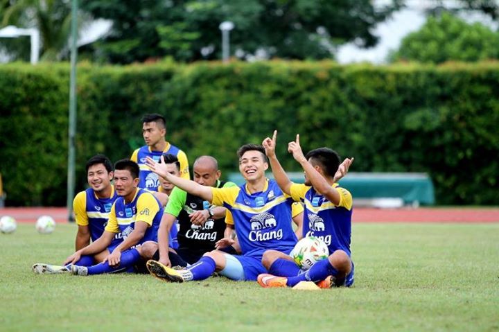 เชียร์สุดใจแก๊งนักเตะไทย หล่อน่ารัก ไม่แพ้ขาติใดในโลก!!!