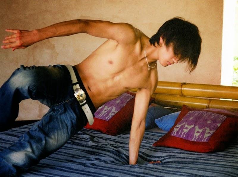 Half Moon - Msataka Nakagauchi