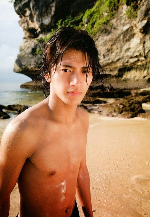 Half Moon - Msataka Nakagauchi