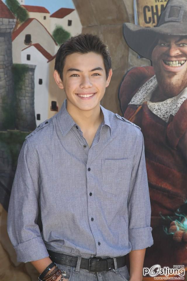 Ryan Potter ผู้ให้เสียงพากย์ hiro hamada : Big Hero 6