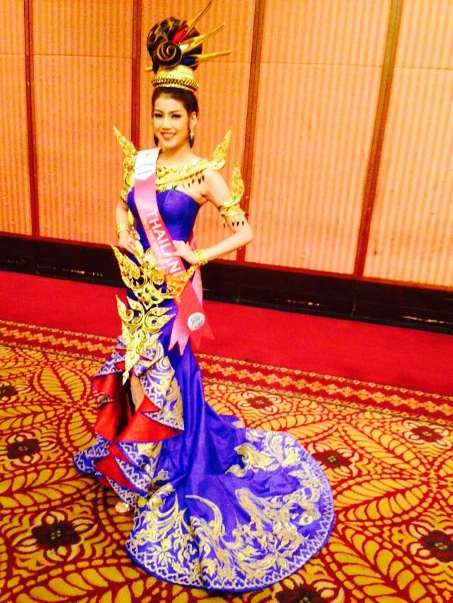 น้องพลอย ในชุด "ภูมิพัสตราชีวาสยาม" ร่วมงานแถลงข่าวการประกวด Miss Tourism International Thailand 201