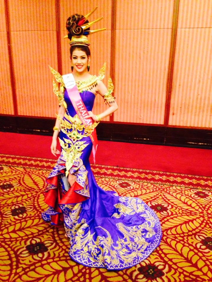 น้องพลอย ในชุด "ภูมิพัสตราชีวาสยาม" ร่วมงานแถลงข่าวการประกวด Miss Tourism International Thailand 201