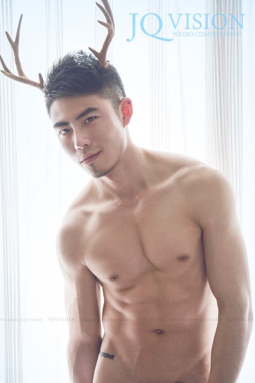 เก้งหนุ่มหรือกวางสาว โปรดช่วยพิจารณาค่ะ