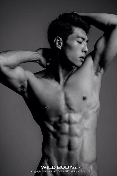 นามพ่อนั้นคือ Lee Sang Hyo