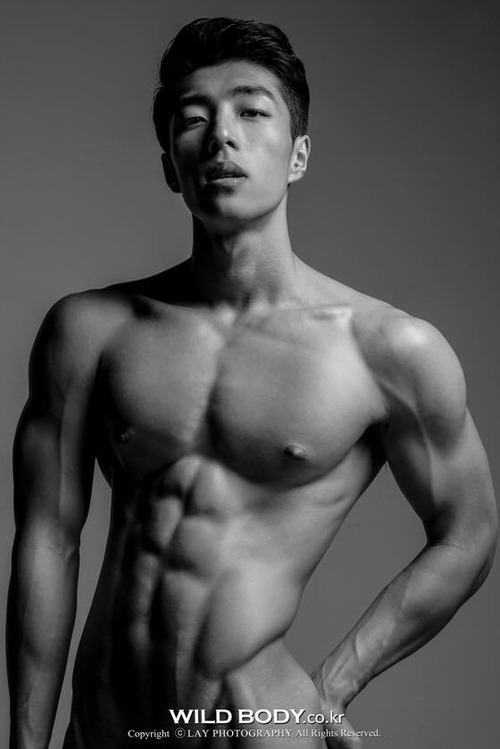 นามพ่อนั้นคือ Lee Sang Hyo