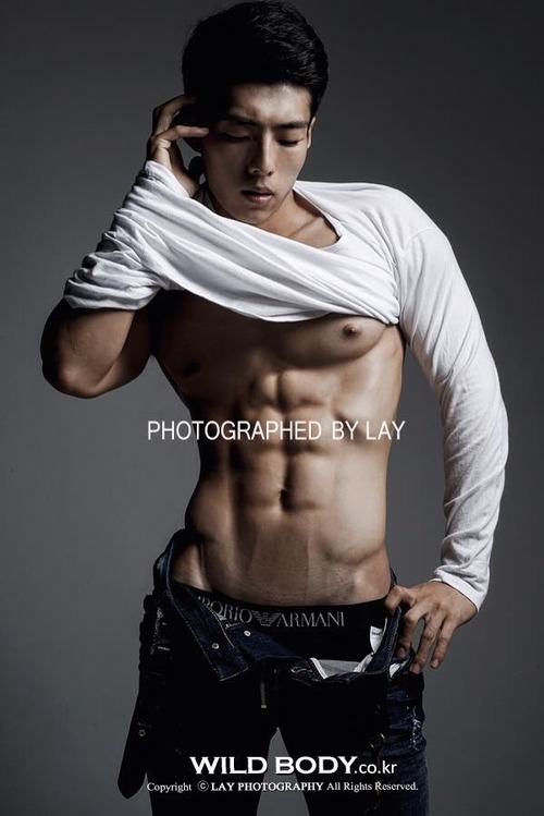 นามพ่อนั้นคือ Lee Sang Hyo