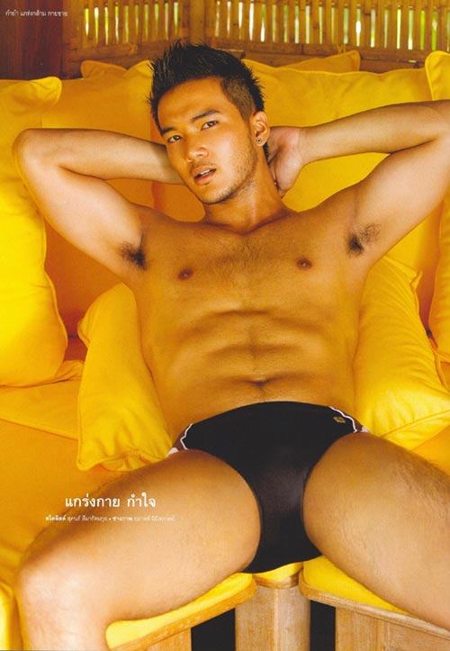 หนุ่มหุ่นล่ำๆ ต๊อบ ชัยวัฒน์