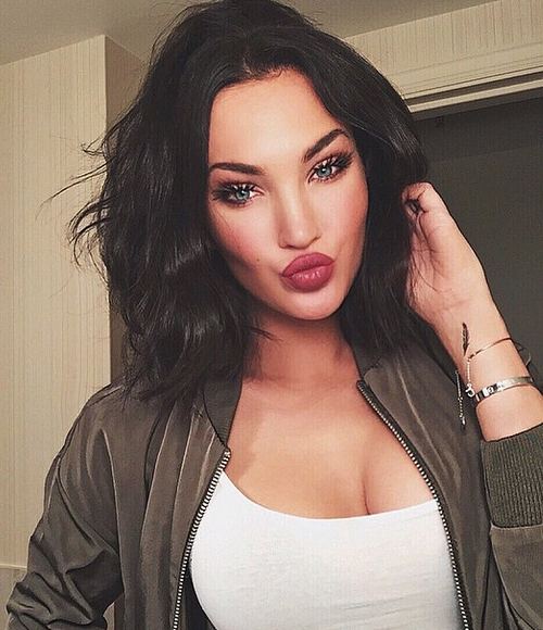 มารู้จักเธอ Natalie Halcro แฝด Megan Fox