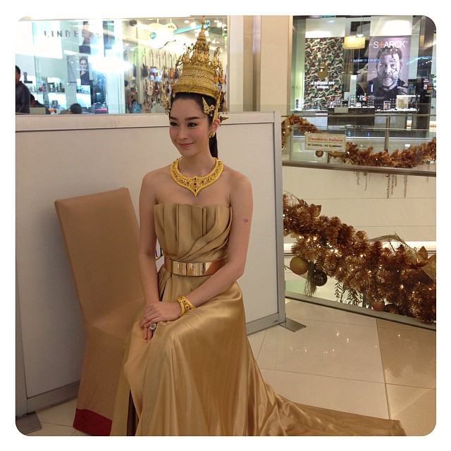 "ฐิสา-วริฏฐิสา" นางเอกสาวดาวรุ่งช่อง 7 แต่งไทยใส่ชฎาสวยเหมือนนางในวรรณคดีเลย!!