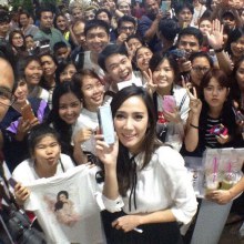 Event เสร็จซุปตาร์สาว  อั้ม พัชราภา  ก็สวมบทบาทเเม่ค้าขายครีมออรั่ม!!