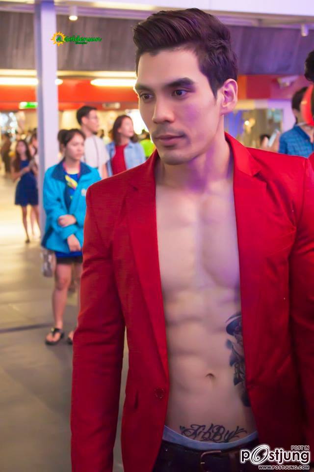 ชุดแดงแทงเข้าๆ