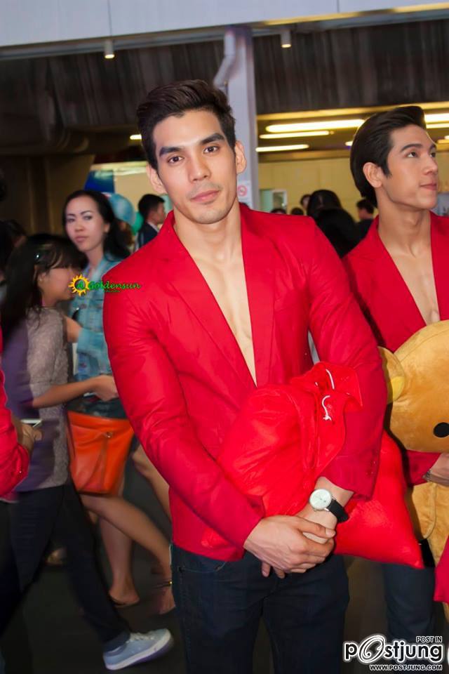 ชุดแดงแทงเข้าๆ