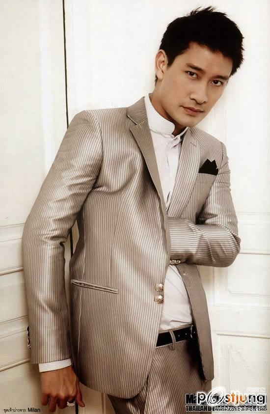 ทั้งขาวทั้งหล่อ