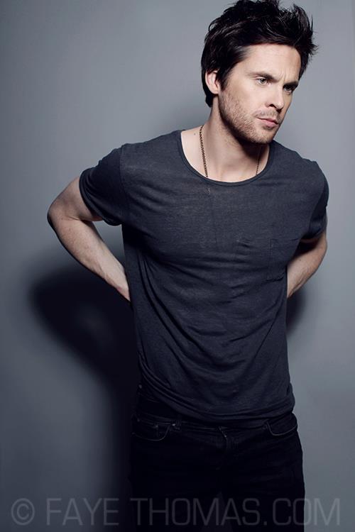 หล่อล่ำยิ้มทะเล้น Tom Riley