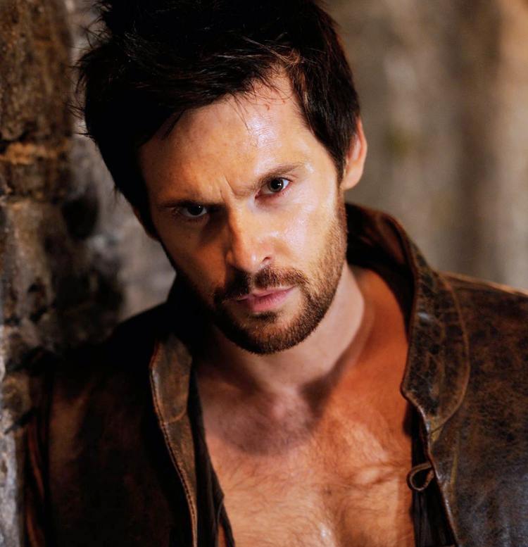 หล่อล่ำยิ้มทะเล้น Tom Riley