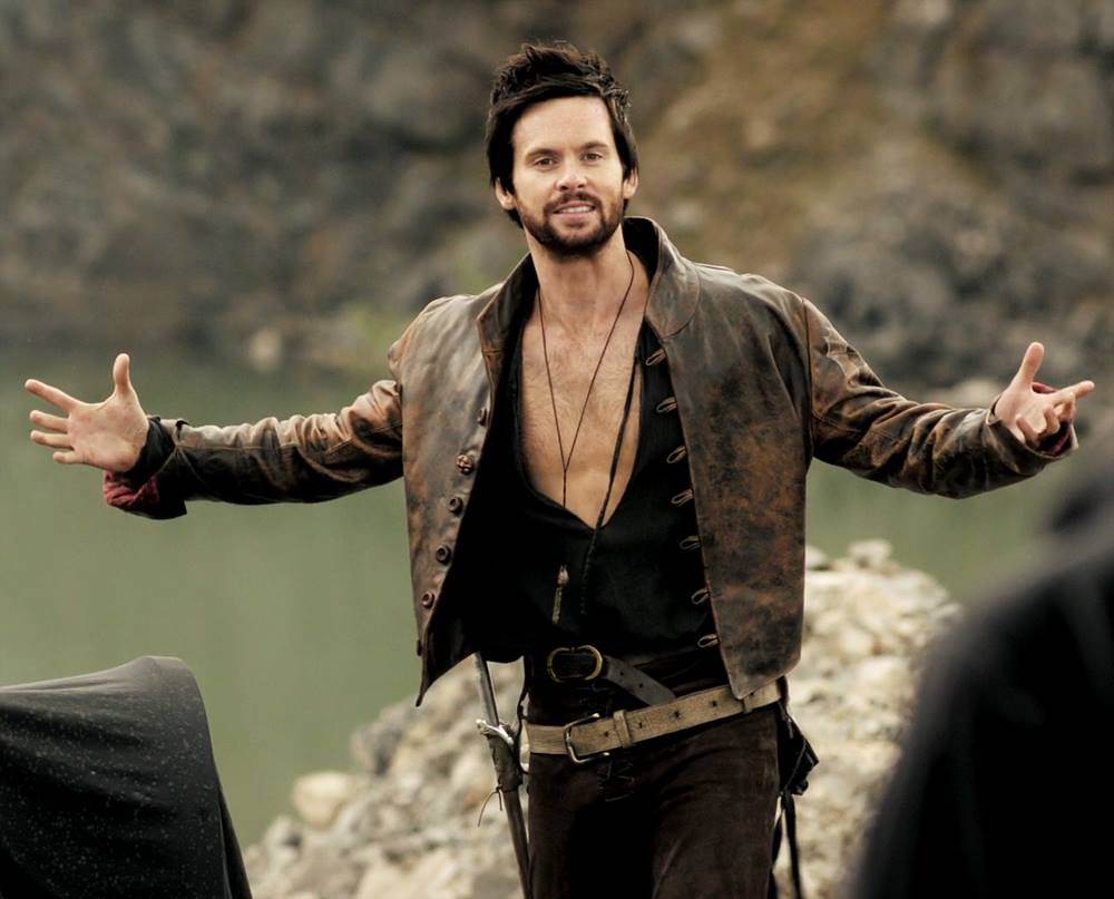 หล่อล่ำยิ้มทะเล้น Tom Riley