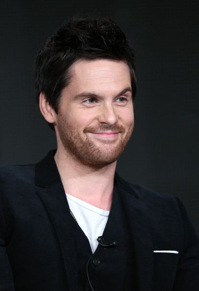 หล่อล่ำยิ้มทะเล้น Tom Riley