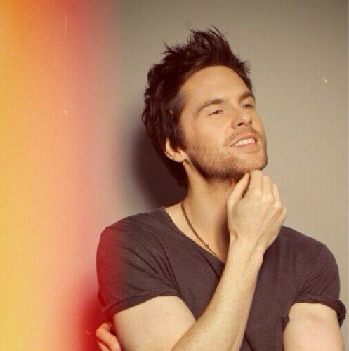 หล่อล่ำยิ้มทะเล้น Tom Riley