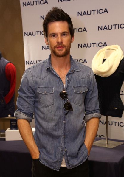 หล่อล่ำยิ้มทะเล้น Tom Riley