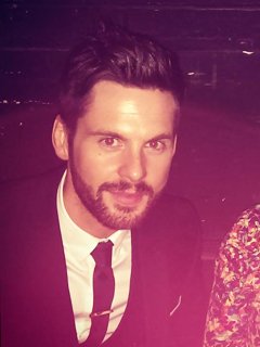 หล่อล่ำยิ้มทะเล้น Tom Riley