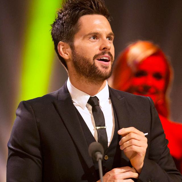 หล่อล่ำยิ้มทะเล้น Tom Riley