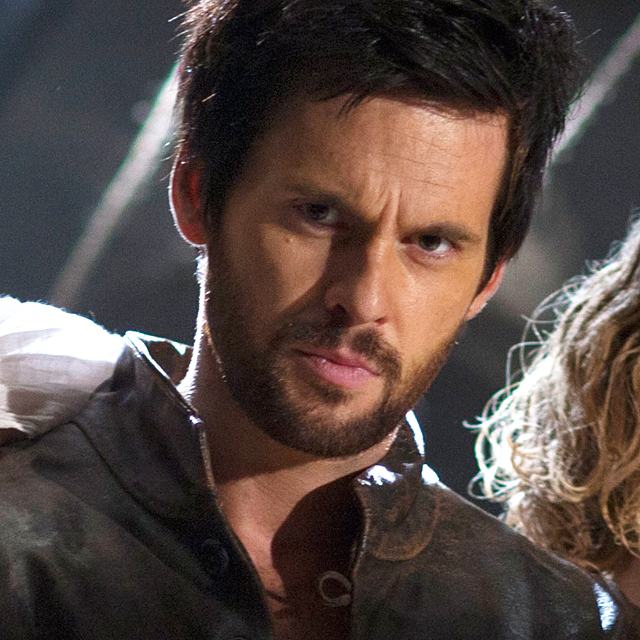 หล่อล่ำยิ้มทะเล้น Tom Riley