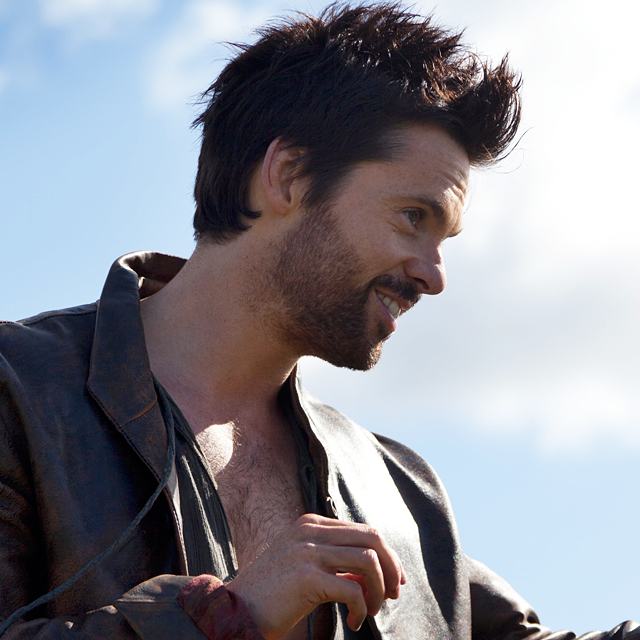 หล่อล่ำยิ้มทะเล้น Tom Riley