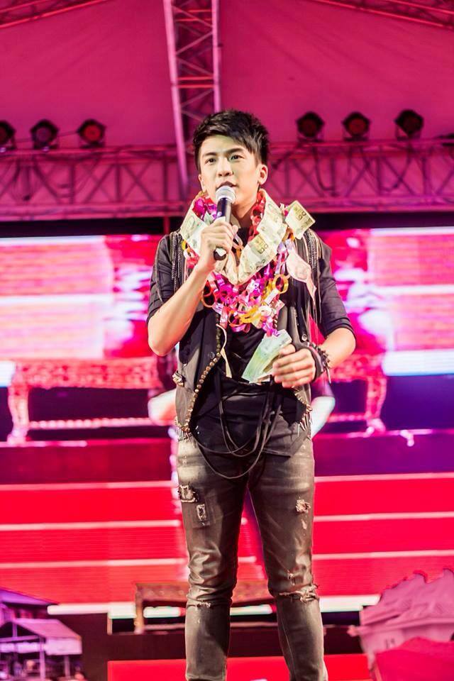 "เต๋า ภูศิลป์" นักร้องหมอลำที่หล่อที่สุดในประเทศไทย