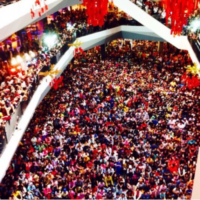 เซ็ลทรัลหาดใหญ่ ห้างเเตกตามคาด ประชาชนรอต้อนรับซุปตาร์ขวัญใจมหาชน  อั้ม พัชราภา  3 โมงครึ่งเจอกัน!!