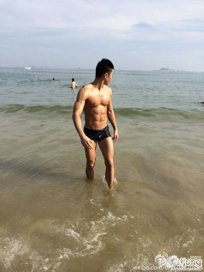 ตี๋แน่นอก