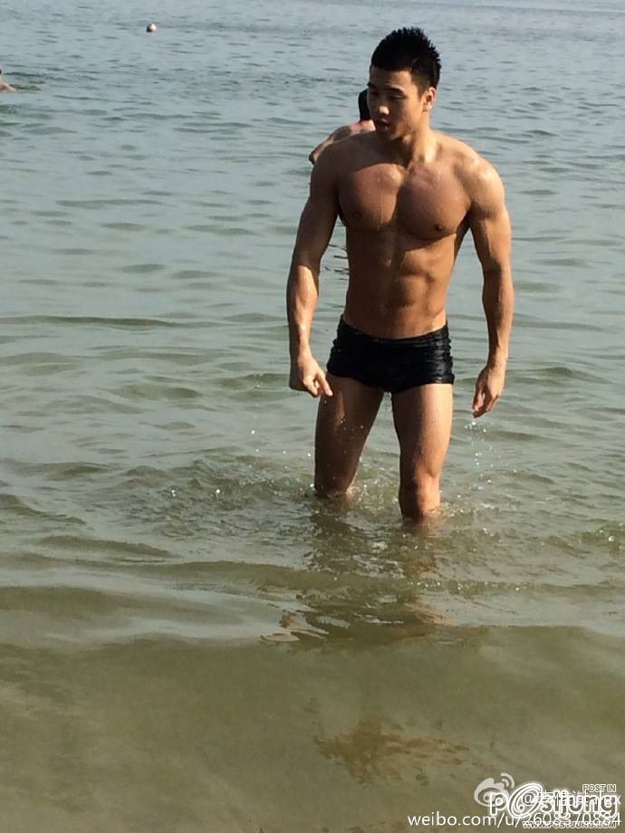 ตี๋แน่นอก