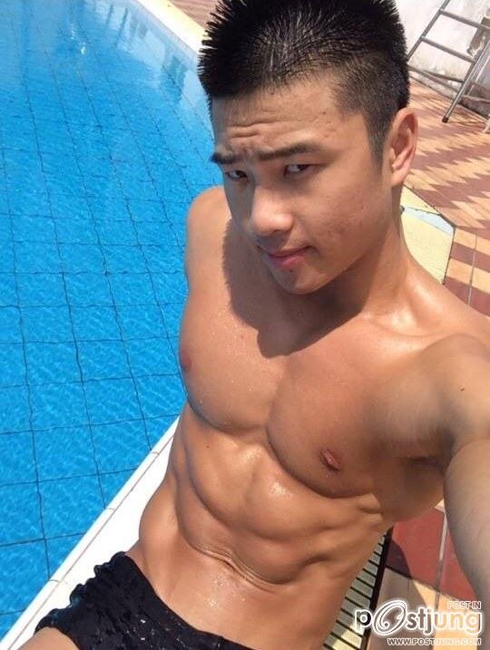 ตี๋แน่นอก