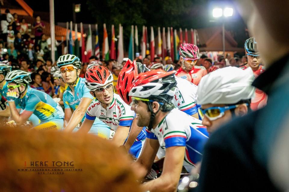 บรรยากาศการเเข่งขันจักรยานตอนกลางคืน Night Championships (ครั้งเเรกของโลก) กลางเมืองโคราช