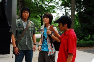 คนกลางอะ หล่อป่ะ?