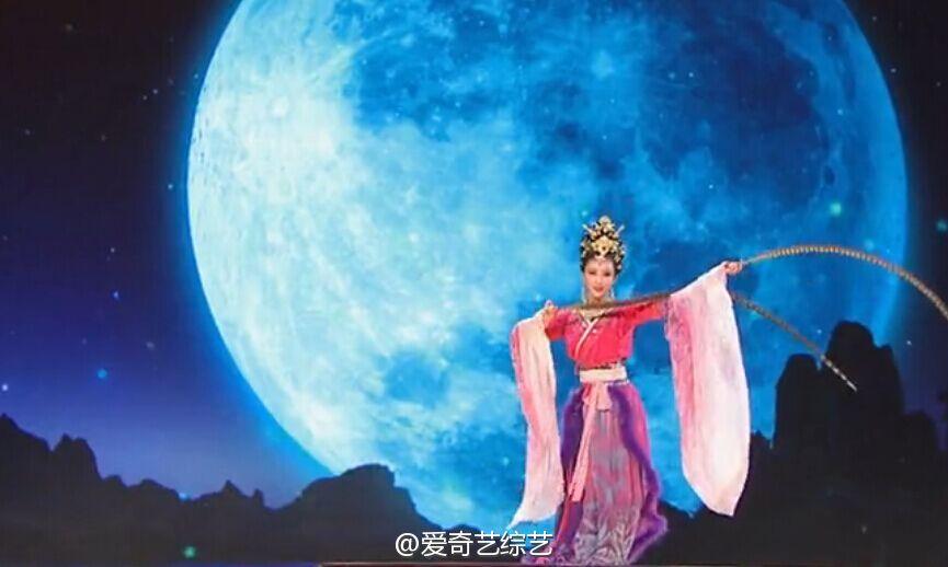 ฉินหลาน / หวังลี่คุน / ถงลี่หยา / หม่าซู กับการแสดงชุด《国色天香》Guo Se Tian Xiang 2015