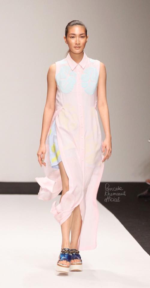 ‘แพนเค้ก เขมนิจ’ ทวงบัลลังก์ซูเปอร์โมเดล ดีกรีนางเเบบโลก ในงาน Elle Fashion Week 2015