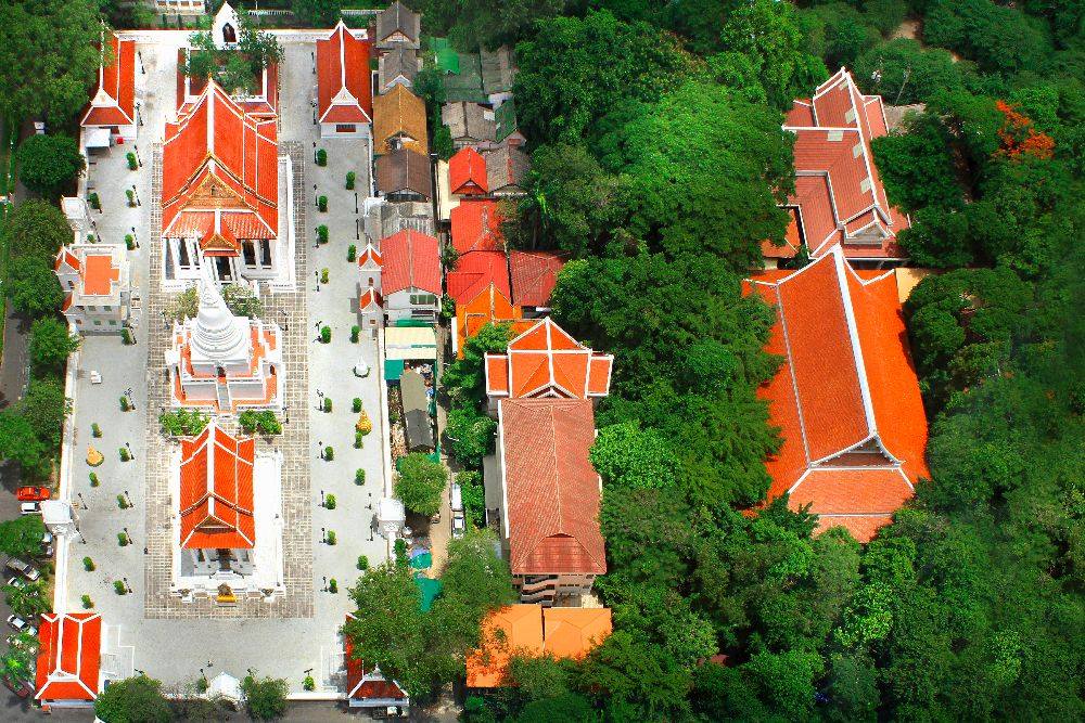 ''วัดปทุมวนาราม'' วัดกลางเมืองที่ตั้งอยู่ตรงกลาง2ห้างดัง สยามพารากอน และ ห้างเซ็นทรัลเวิลด์ ที่ดินวัดคงมูลค่ามหาศาล