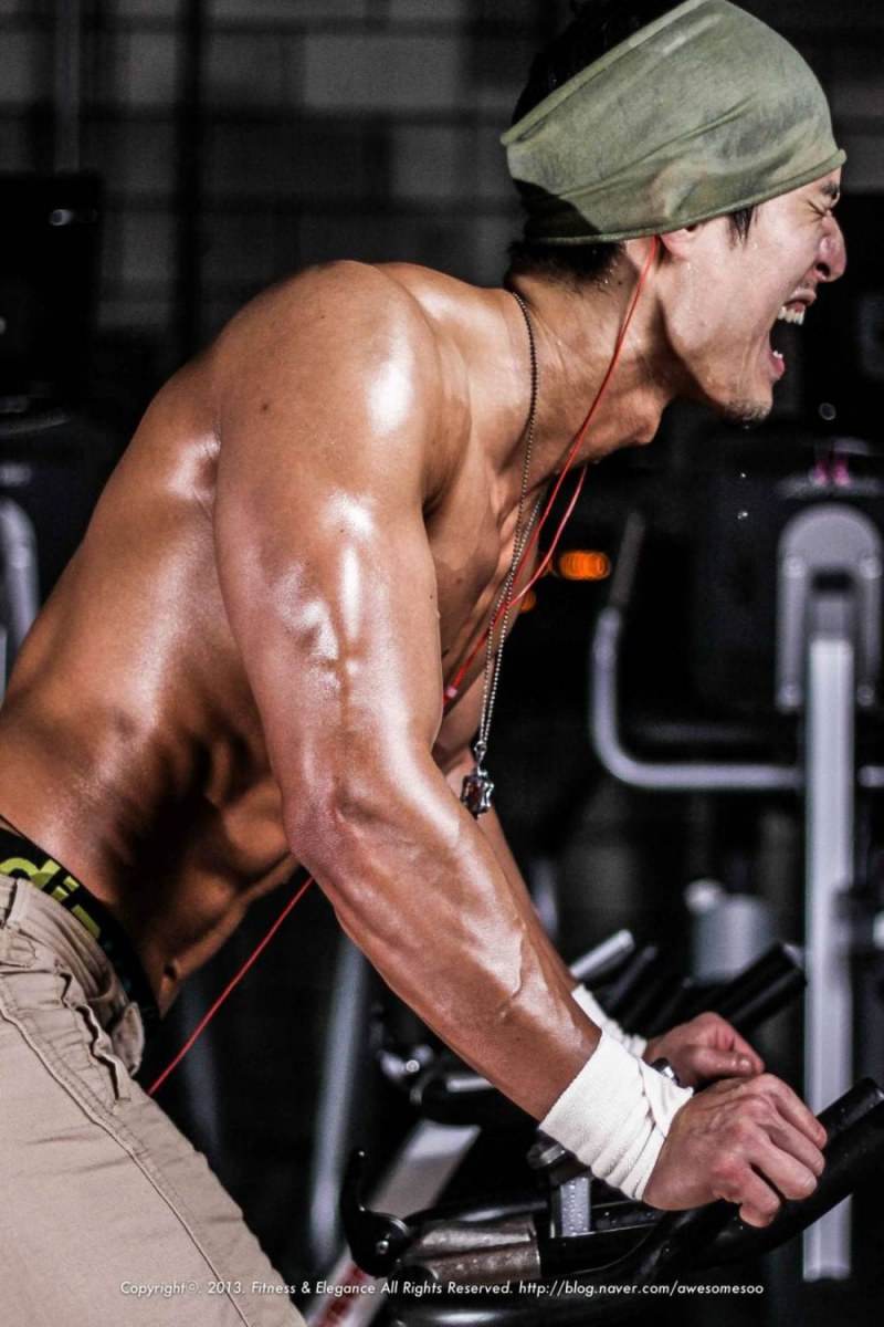 หนุ่ม Hwang Jinsik ชวนเหงื่อตก