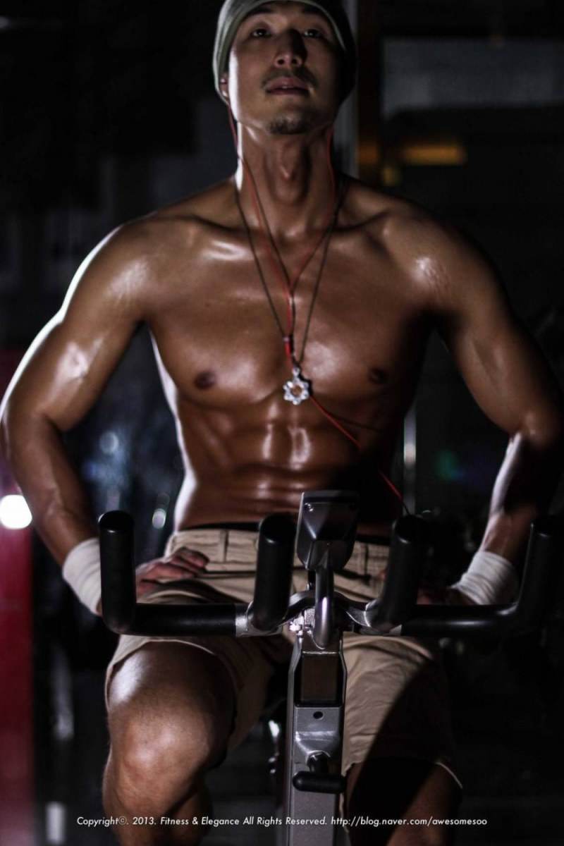 หนุ่ม Hwang Jinsik ชวนเหงื่อตก