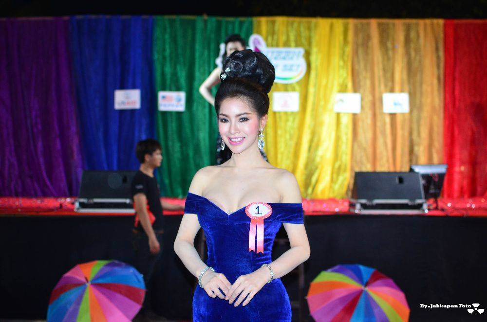 แก่นจันทร์ ตัวแทนจังหวัดลำพูน ประกวด Miss Queen Rainbow sky 2015