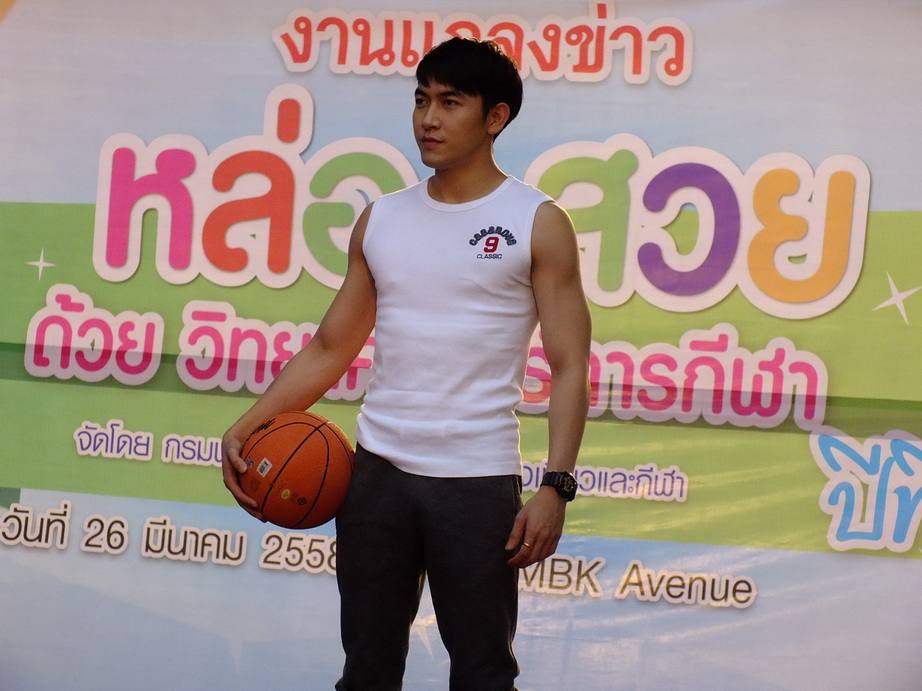 งานสนามกีฬาข้าง mbk 27-03-58 สุดท้ายแล้วนะไปเที่ยวกัน