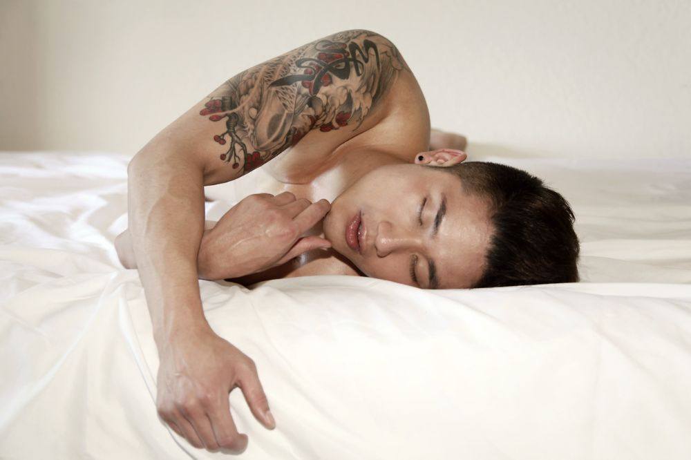 หนุ่มเสื้อกร้าม