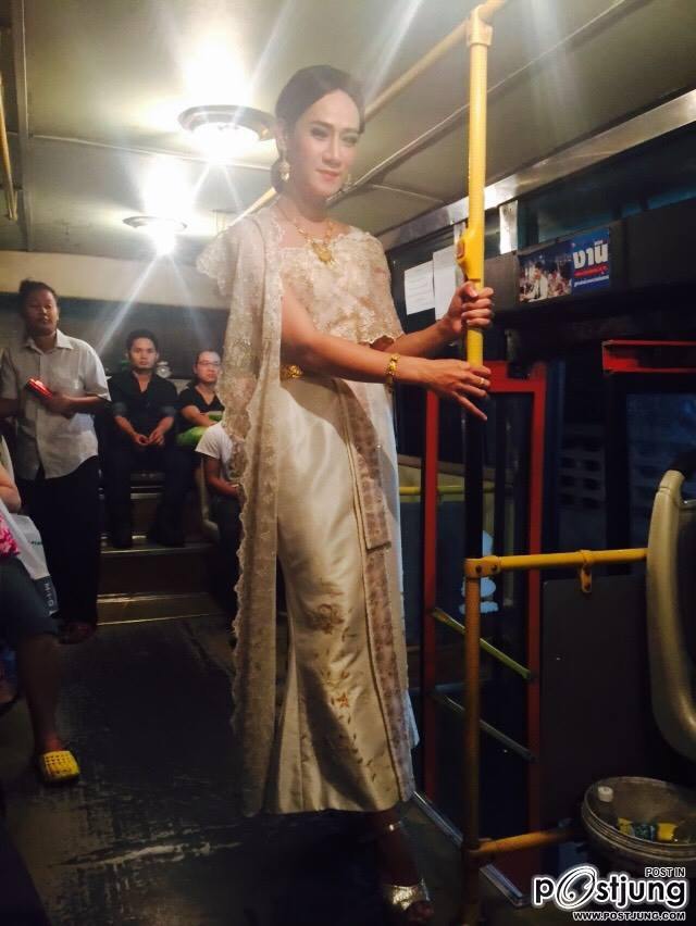 กะเทยรักชาติ ใส่ชุดไทยไปดูหนังพระนเรศวร