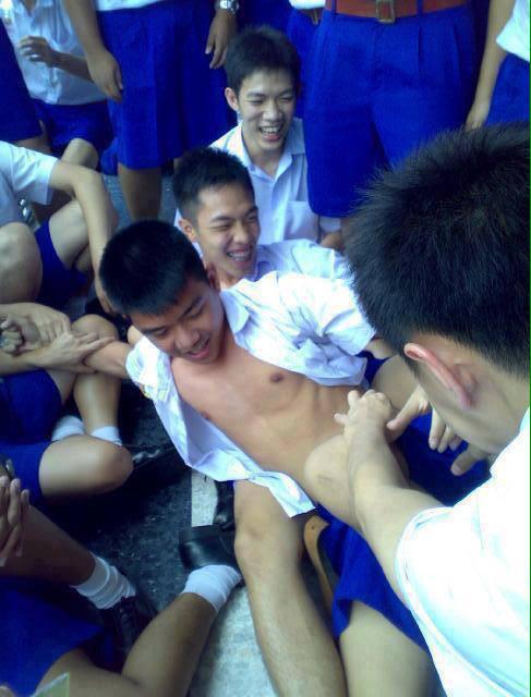 ก่อนเล่นน้ำ ขอฟินแปป